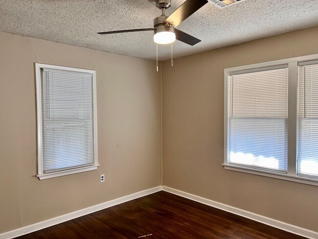 Building Photo - Remodeled Home In Patrick Henry/Edison School District!