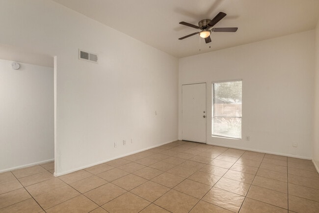 Building Photo - Stadio 3bedroom 2 bathroom