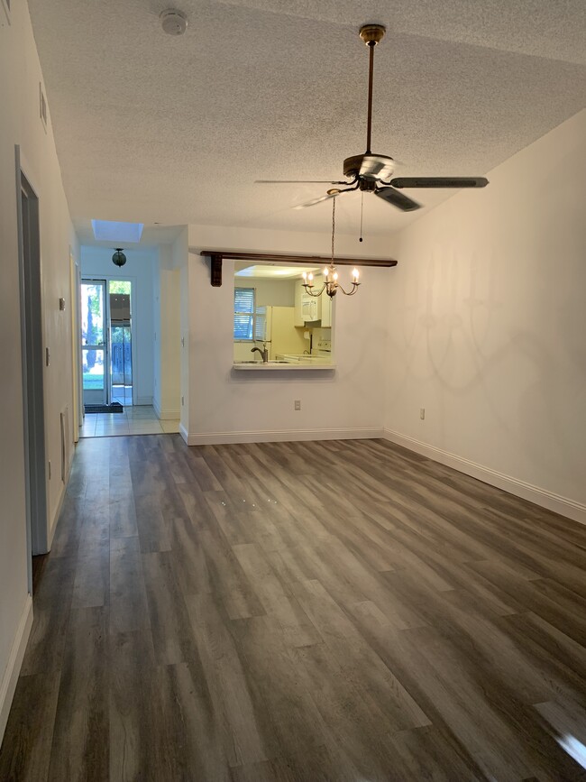 dining room - 5310 Royal Palm Ave