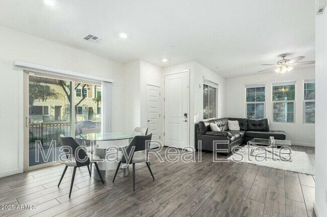 Building Photo - 1918 E Bridgeport Pkwy