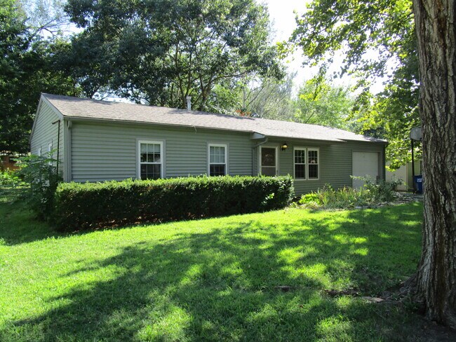 Building Photo - 1509 E 18th St