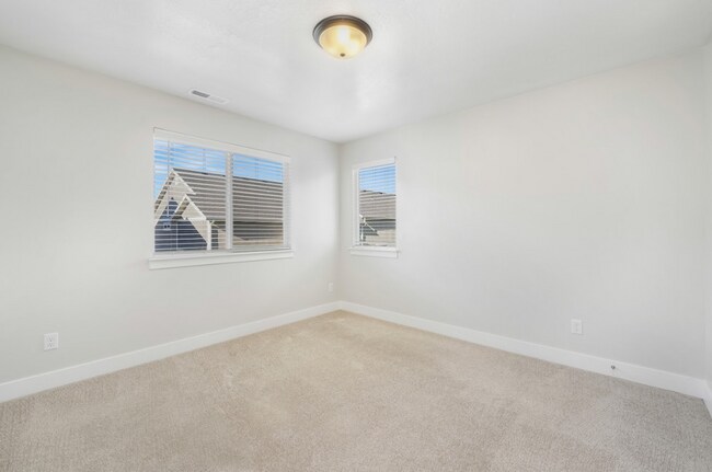 Building Photo - Modern 4-Bedroom Townhome in Saratoga Springs, UT