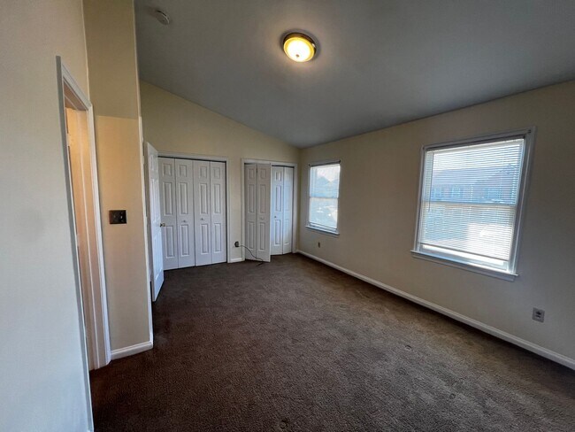 Building Photo - Great Bridge Townhouse For Rent