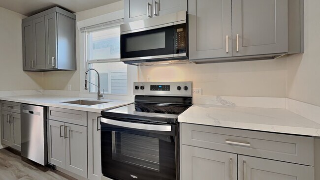 Building Photo - 718 S Yakima Ave