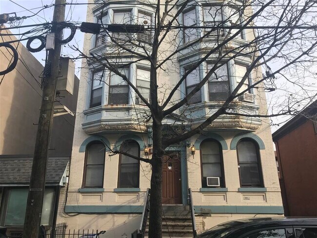 Primary Photo - 219 Park Ave