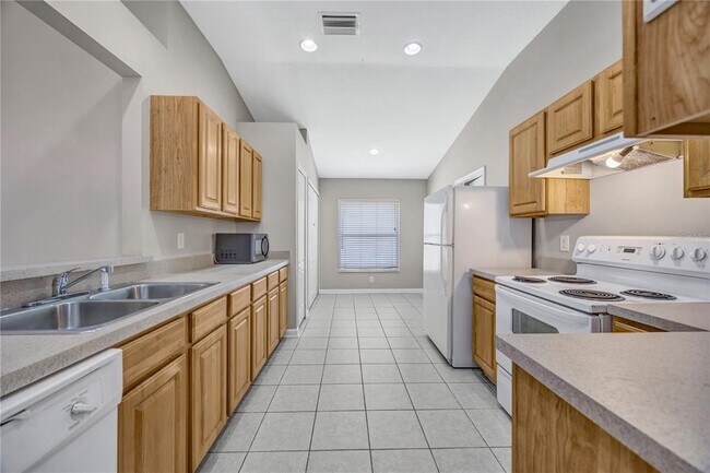 Building Photo - 30435 Annadale Dr