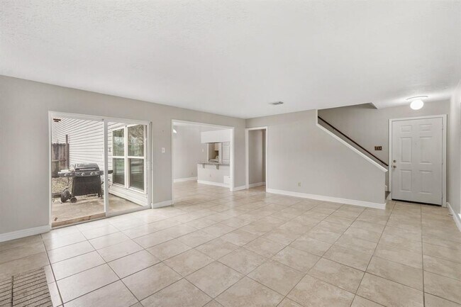 Building Photo - 10814 Sugar Hill Dr