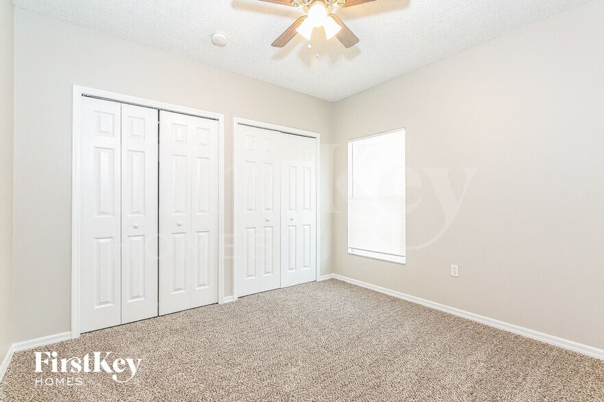 Building Photo - 927 Cannes Dr