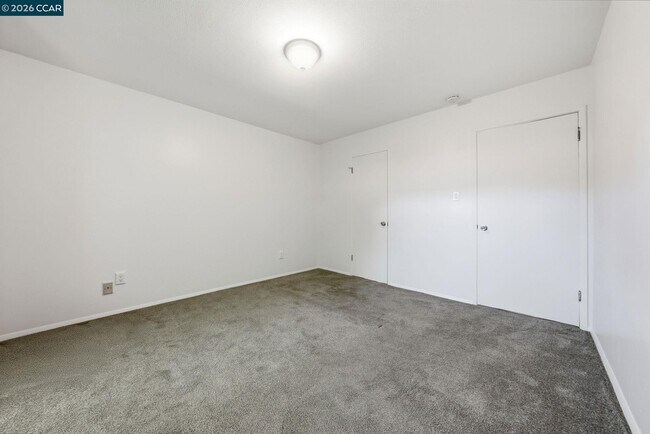 Building Photo - 1930 Sunshine Dr