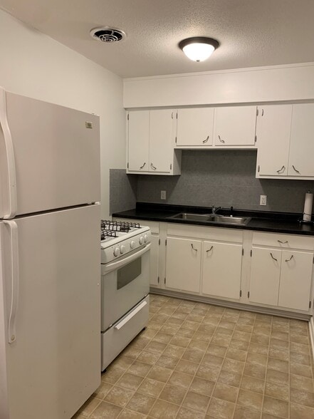 Kitchen - 2209 Philo Rd