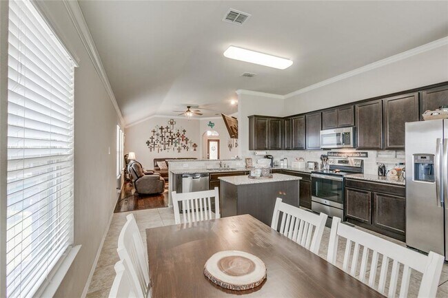 Building Photo - 255 Callaghan Dr