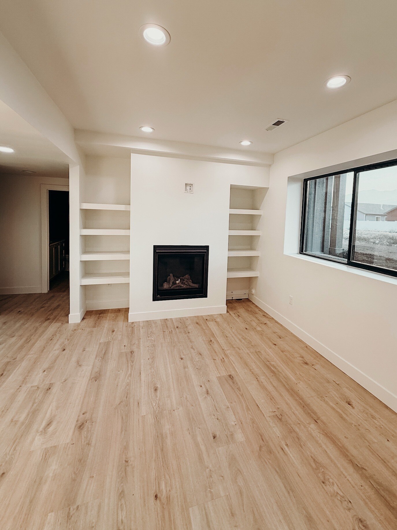 Building Photo - 1146 S Lauren Ln