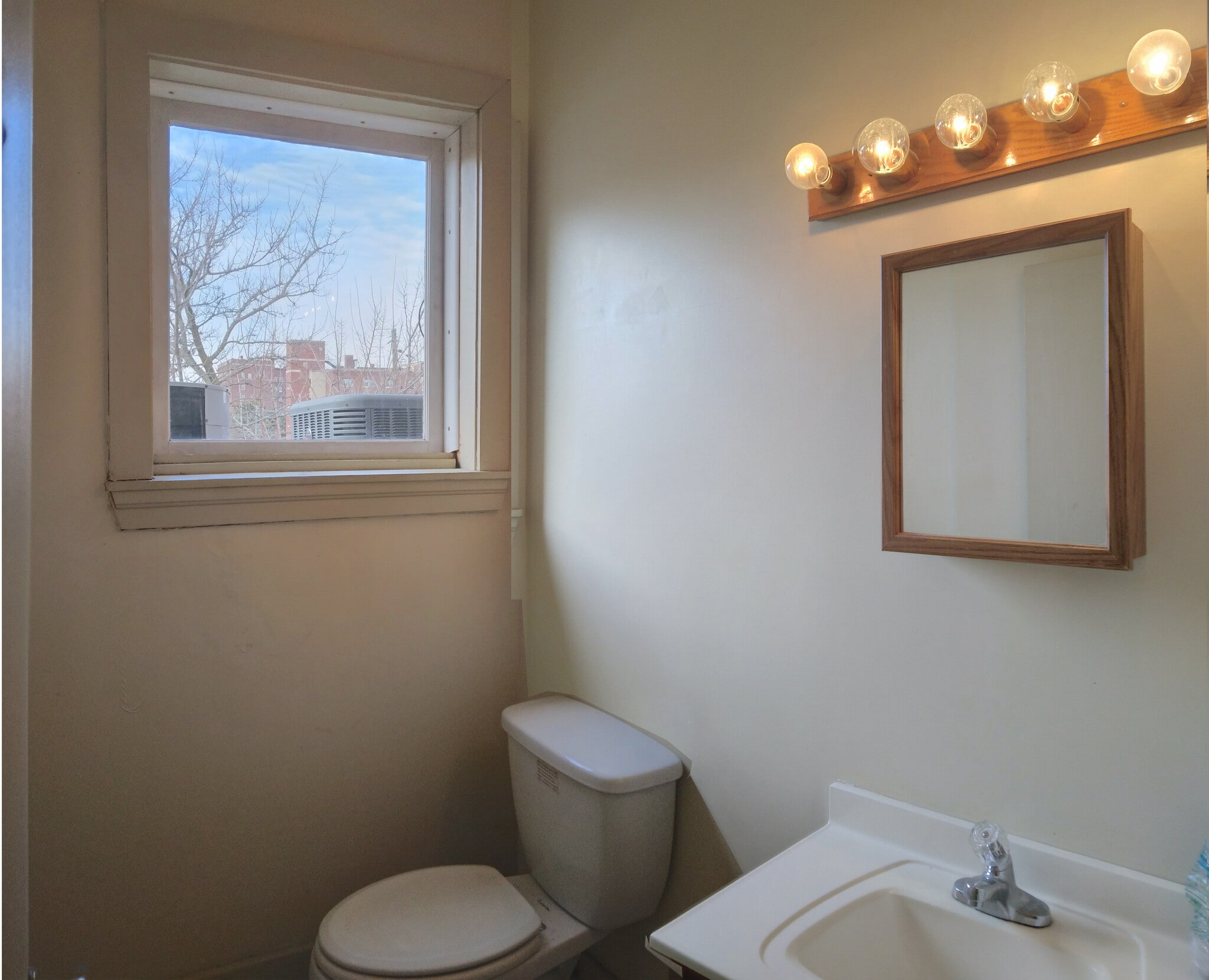 Guest BATH - 1300 S 3rd St
