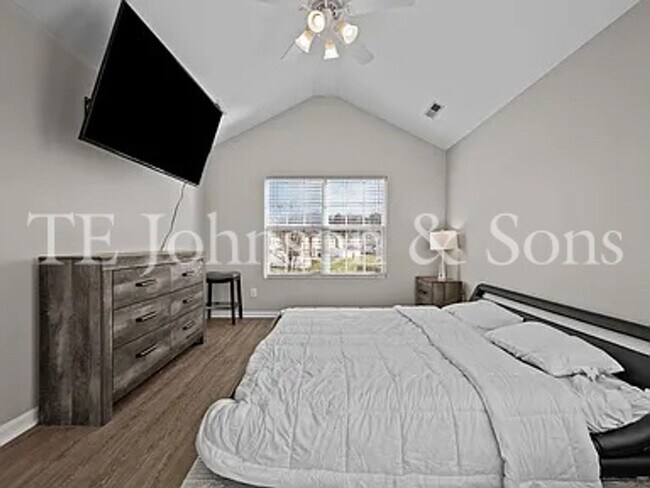 Building Photo - Wonderful location waiting for you