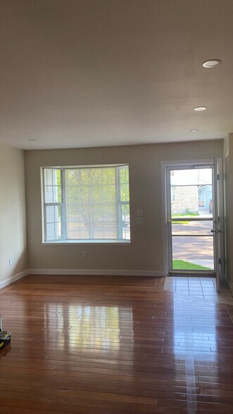 Primary Photo - 930 W 133rd Cir