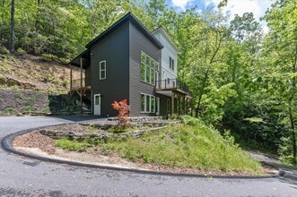 Building Photo - 136 Blythe Rd