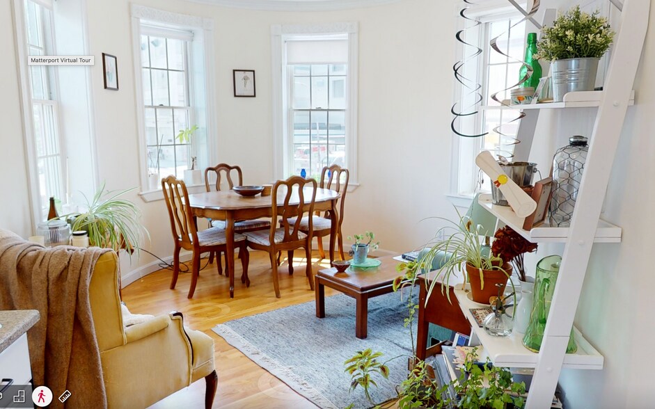 Building Photo - 4 Bishop Allen Dr