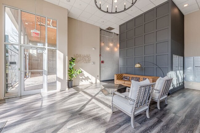 Building Photo - 525 Parkway Dr NE