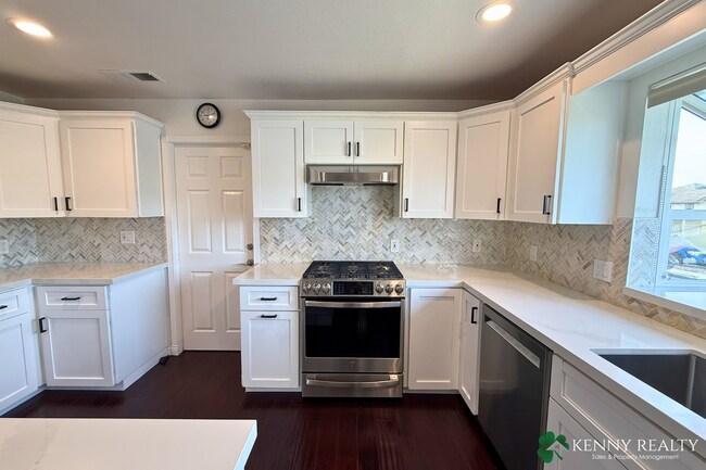 Building Photo - Beautifully Remodeled 4 Bed Home with Loft + Prime Location