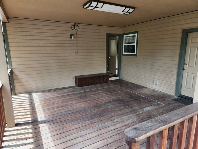 Building Photo - Spacious Country Club Home | 2,900+ Sq Ft | A/C | 3-Car Garage