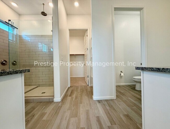 Building Photo - Built in 2023- This Modern Home is A Dream Of Luxury!