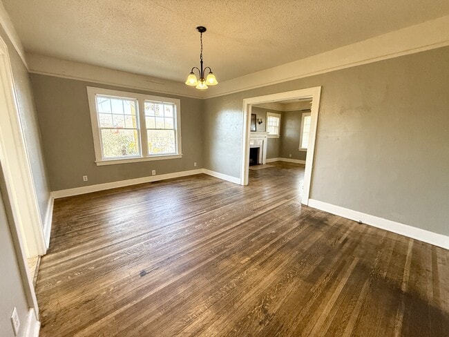 Building Photo - 834 Malvern Ave