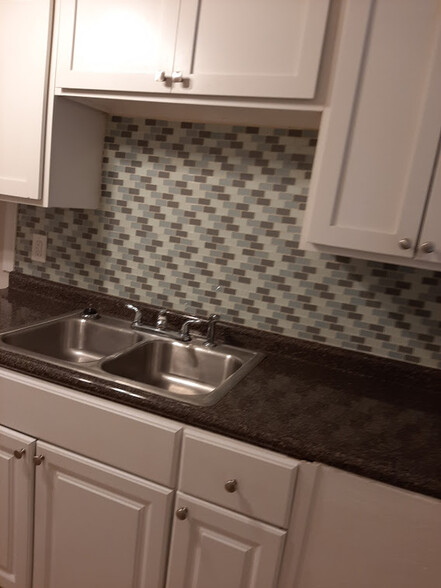 Kitchen - 1708 Oaklawn Ave