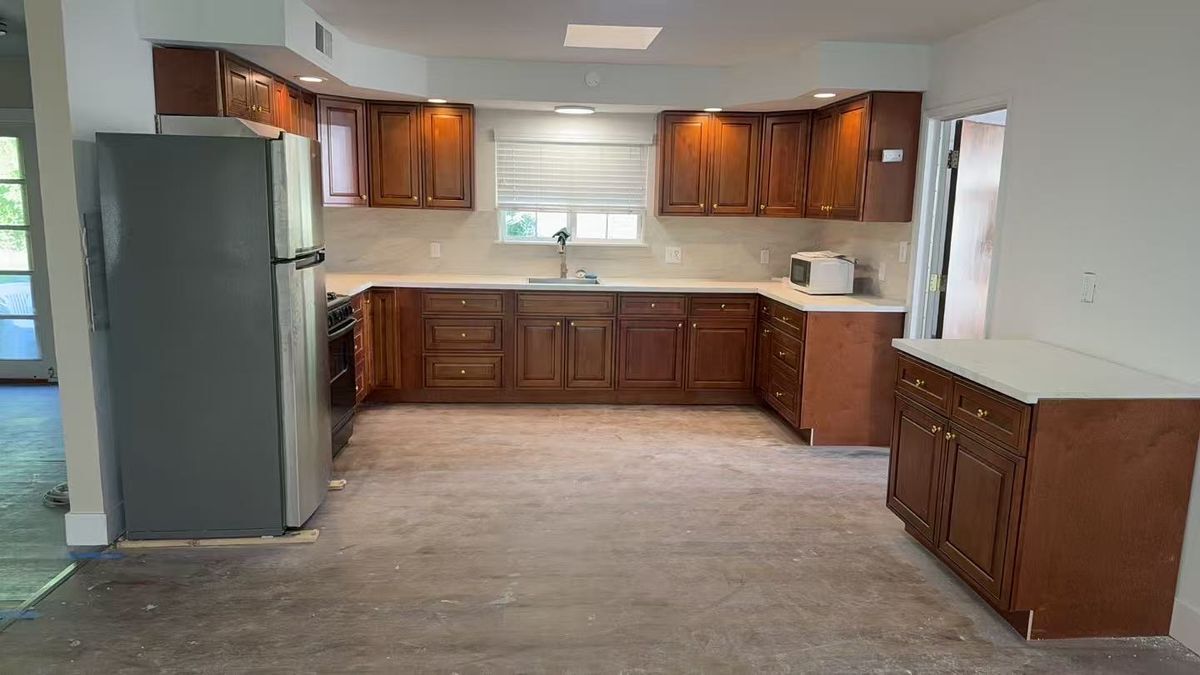 Building Photo - 647 Gartel Dr