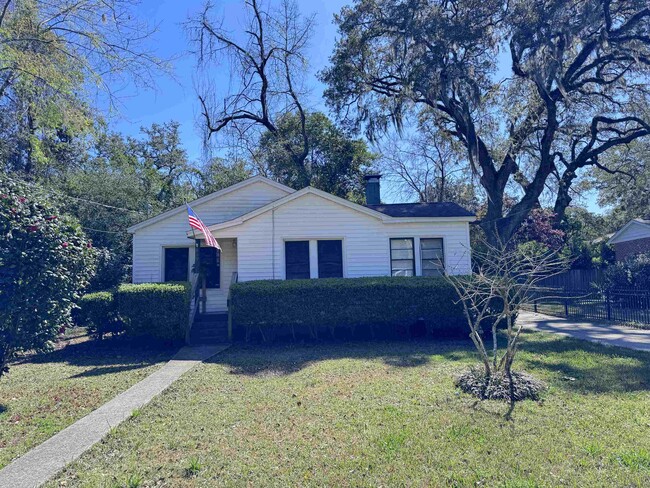 Primary Photo - 819 N Forest Dr