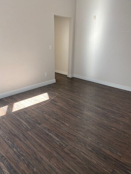 Building Photo - 208 Waterman St