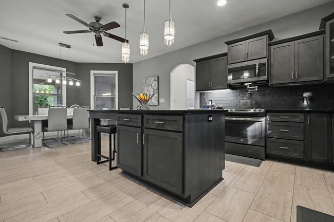 Building Photo - 1065 Wigeon Dr