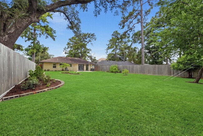 Building Photo - 2014 Woodcrest Dr