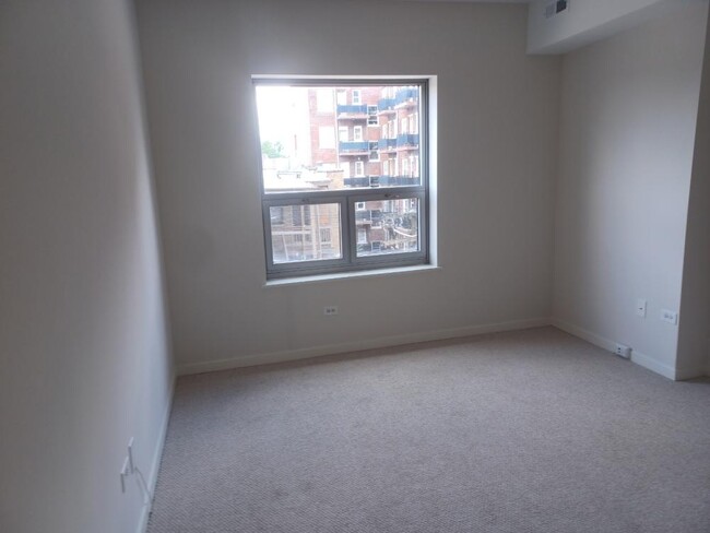 Building Photo - 1 bedroom in Chicago IL 60613