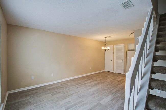 Building Photo - 2494 Etiwan Ave