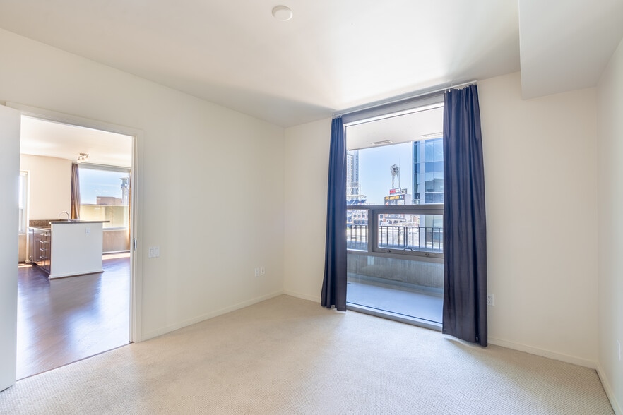 Building Photo - 321 10th Ave