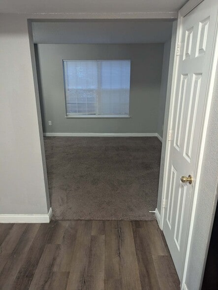 Building Photo - 11531 Planewood Ct