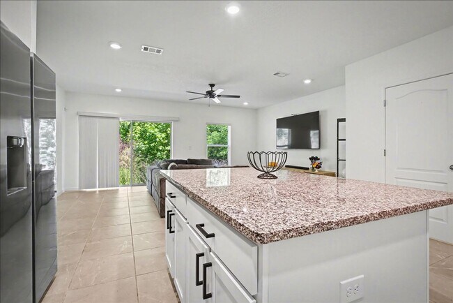 Building Photo - Refined Living at Its Finest | Renovated 3BR Townhome in Jacksonville