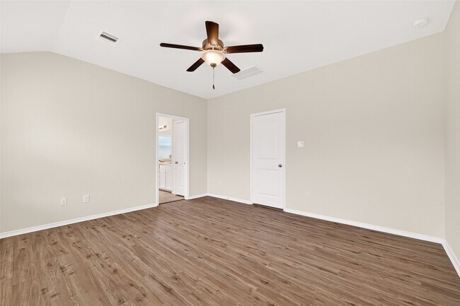 Building Photo - 2754 Little Caney Way