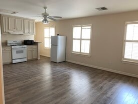 Building Photo - 4928 Mimosa Dr