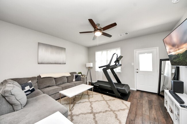 Building Photo - 21923 Grand Majestic Dr