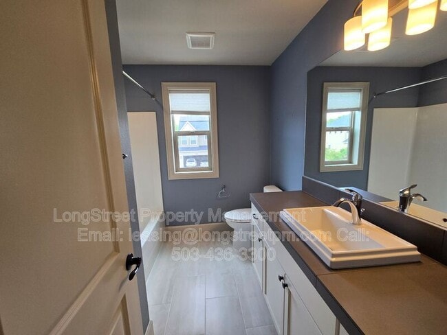 Building Photo - 3338 SE Summerfield Dr