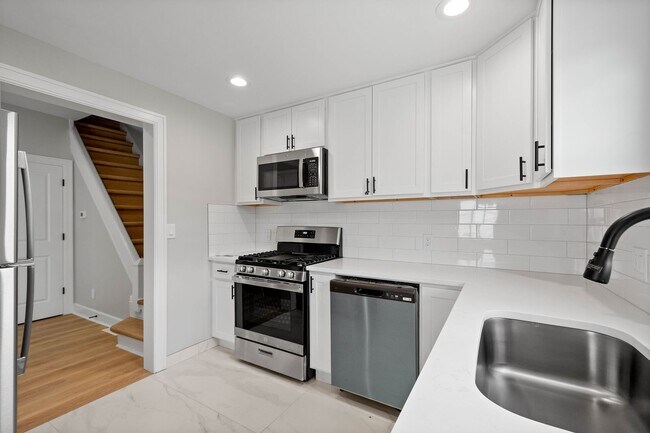 Building Photo - Stunning 2 bedroom home in Ambridge available July 1!