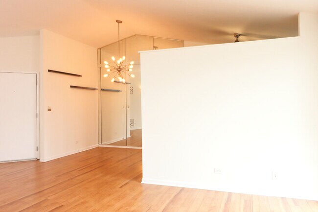 Building Photo - 1735 Chesapeake Ln