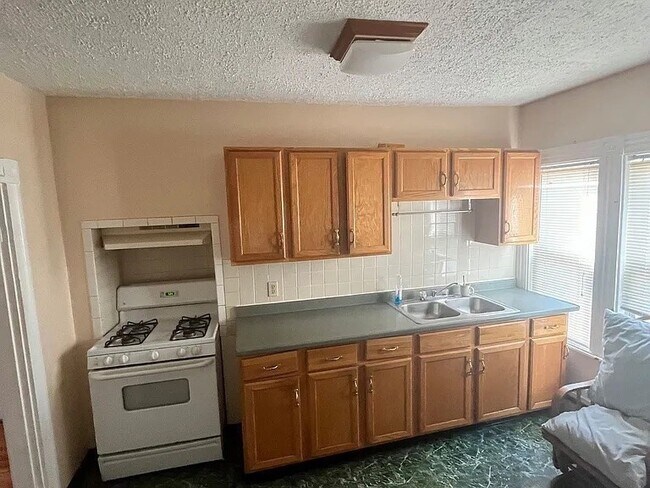 Building Photo - 56 William St