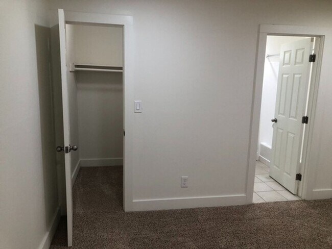 Building Photo - MOVE IN SPECIAL - Westminster One Bedroom ...