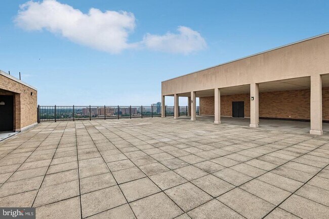 Building Photo - 3709 S George Mason Dr