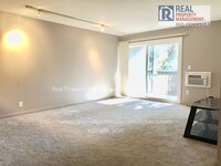 Building Photo - Bright 1 Bedroom / 1 Bathroom + Den in Liv...