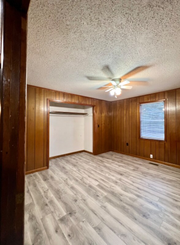 Building Photo - 722 Walnut Rd