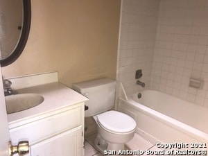 Building Photo - 2101 Ledge View St