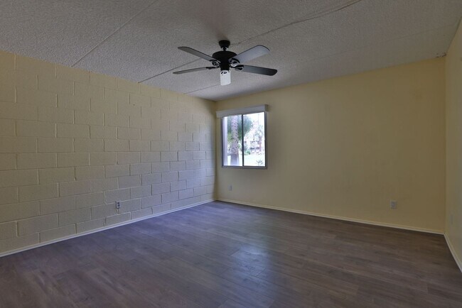 Building Photo - Arcadia condo w/patio